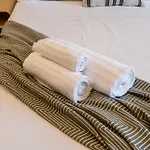 Stayeasy Station - Cozy 3 Bedrooms 3 Baths Апартаменты Милан